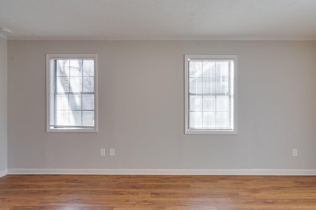 Photo - 950 Parkhaven Ln