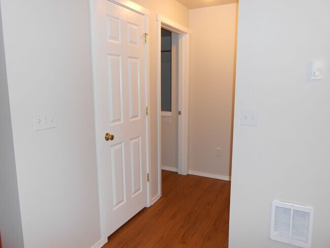 Photo - Selkirk Lodge Apartments