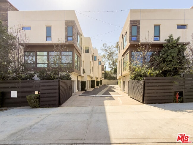 Photo - 2111 N Cahuenga Blvd