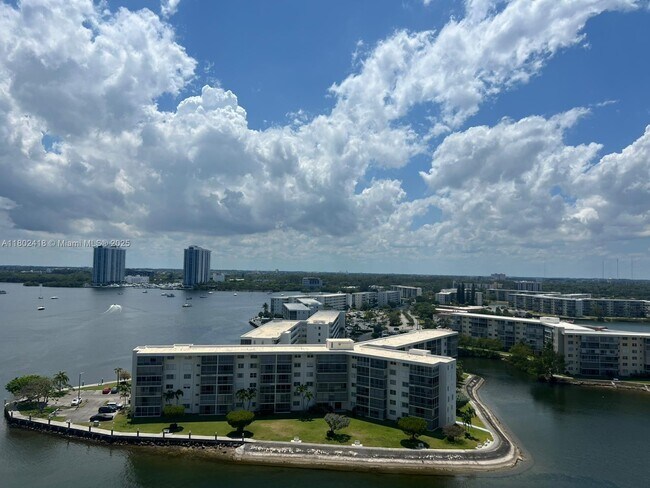 Photo - 1000 E Island Blvd Unidad 1510 Rental