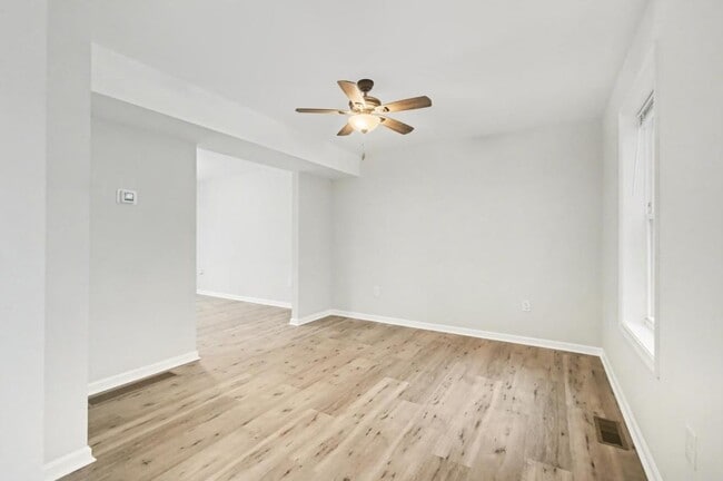 Photo - 239 W Broad St