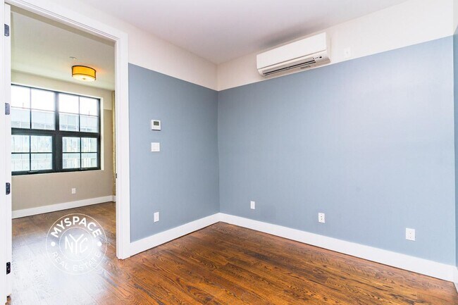 Photo - 187 Kent Ave Unidad 605