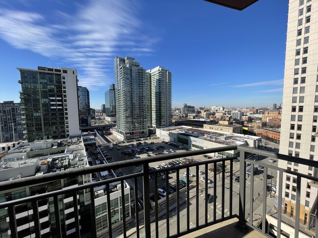 Amazing view with balcony - 330 N Jefferson St Unidad 1407 Rental