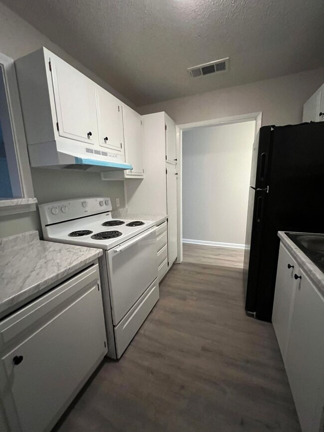 Photo - Newly Renovated 2B\1B Apartment Available in Lake Charles