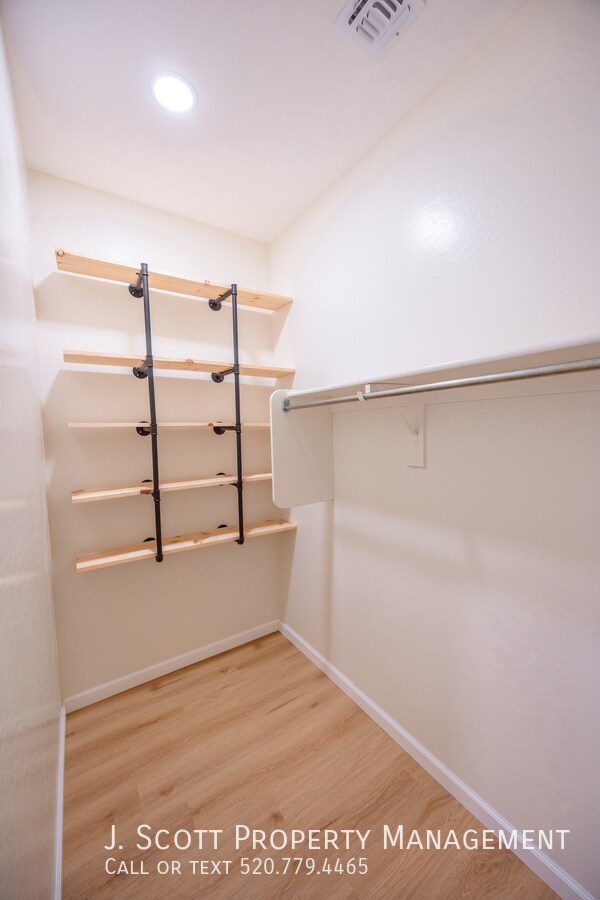 1270 Carlsbad Dr Unit 2