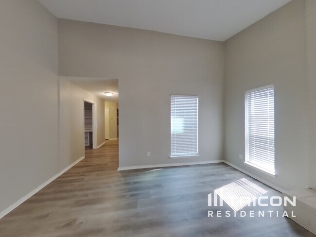 Photo - 725 Villa Ridge Dr