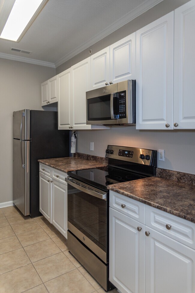 Meridian Parkside Apartments For Rent in Newport News, VA