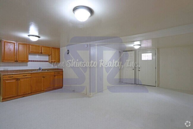 Building Photo - 1095 Unit C Rental