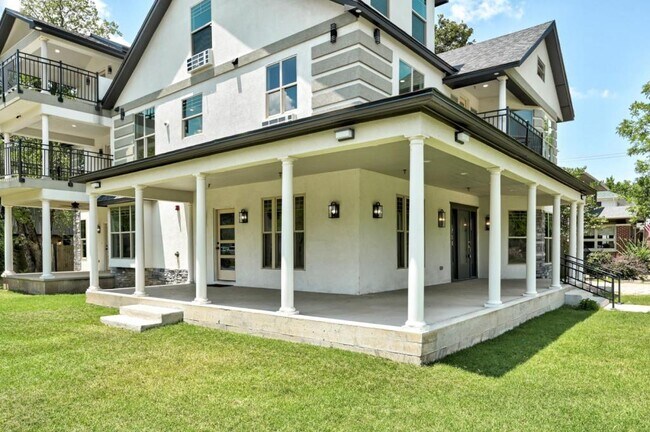 Building Photo - 222 S University Blvd Rental