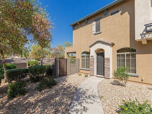 Building Photo - 2 Bedroom, 2.5 Bath Townhome Available NOW!