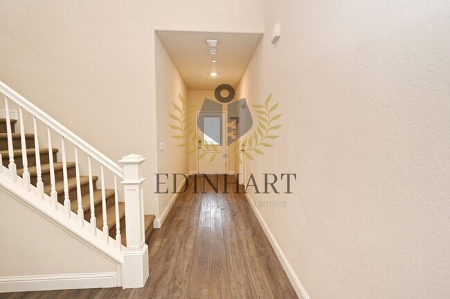 Photo - 661 Blue Oak Lane W