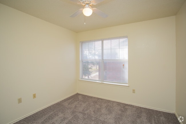 C3 3BDx2BA 1000SF - Canterbury Crossing Apartments