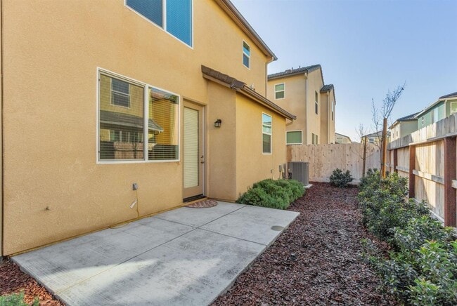 Photo - Beautiful Newer 3 Bedroom Patio Home in Desirable Loma Vista Community!
