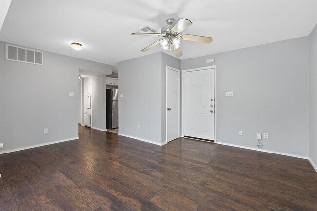 Photo - 2104 Cullen Ave Unit 4-224