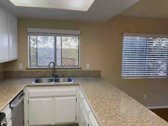 Photo - 505 N Louise St Unit 104