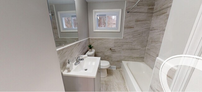 Photo - 120 Crippen Pl