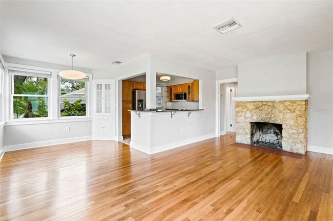 Photo - 205 Garden Cir N