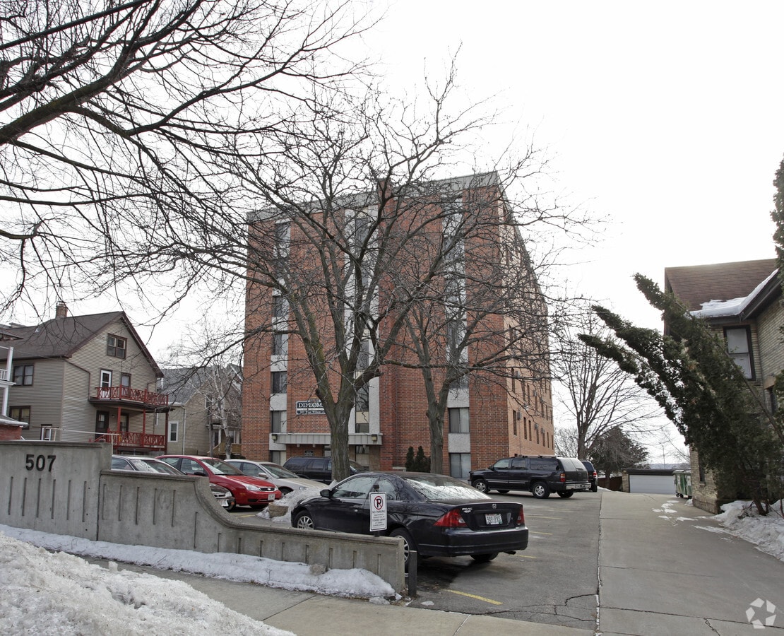 Diplomat Apartments - Diplomat Apartments