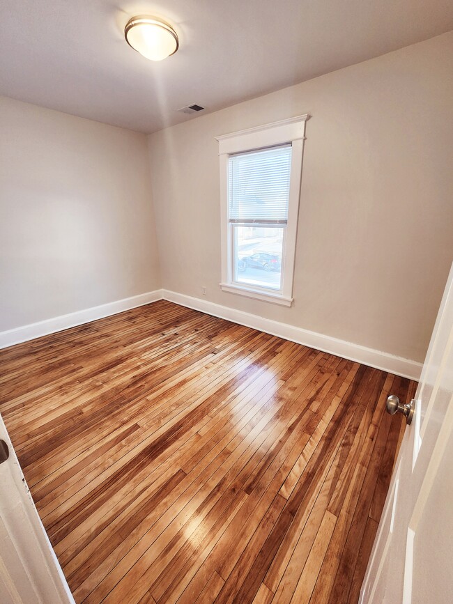 Building Photo - 626 Reaney Ave Unit 1 Rental