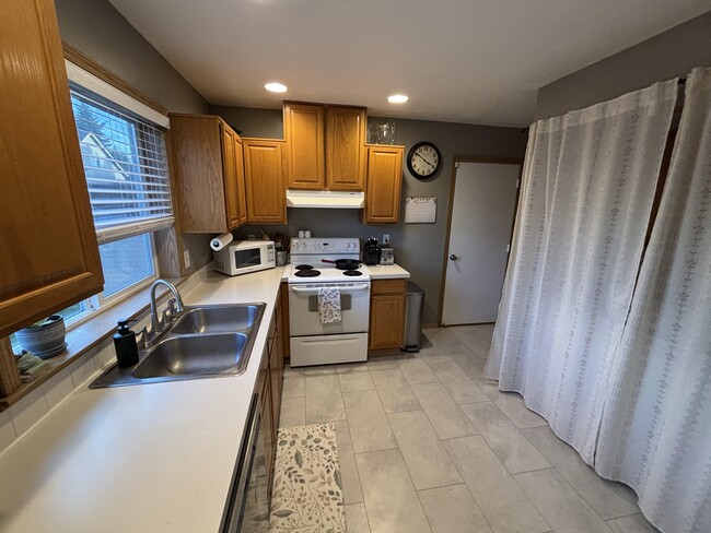 Photo - 1330 N Creekside Ln