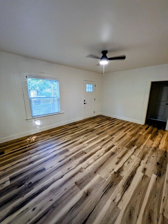 Photo - 1267 Warner St
