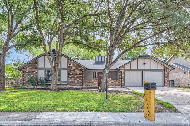 Building Photo - Stunning 4 bedroom for rent, mature trees,... Rental