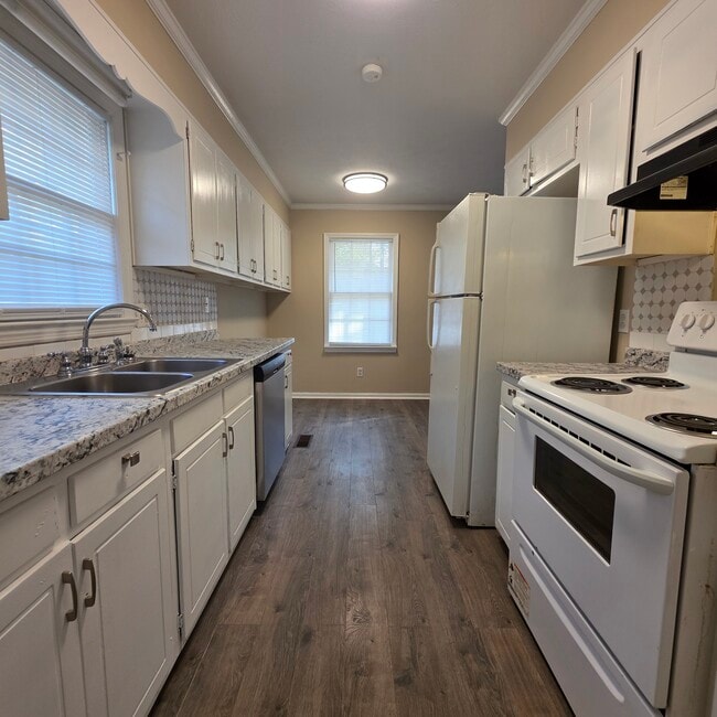 Photo - 2802 Reeves Ln