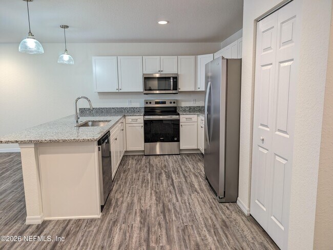 Photo - 821 NE 10th St