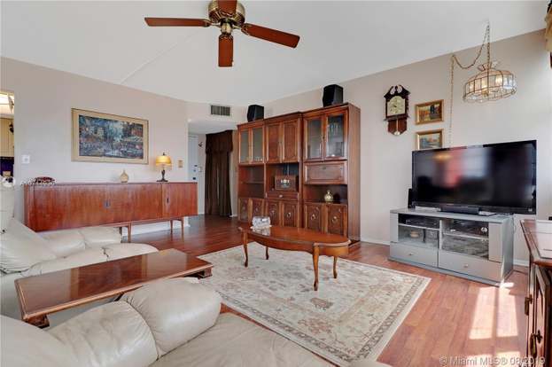 Photo - 1351 NE Miami Gardens Dr