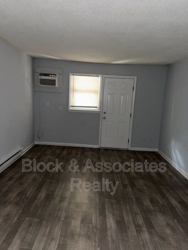 Photo - 1974 Lakeview Rd Unit Apt 3