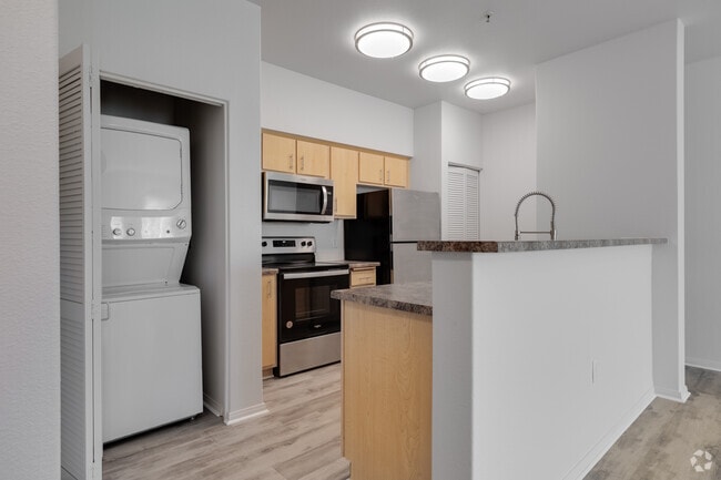 1BR, 1BA - 478SF