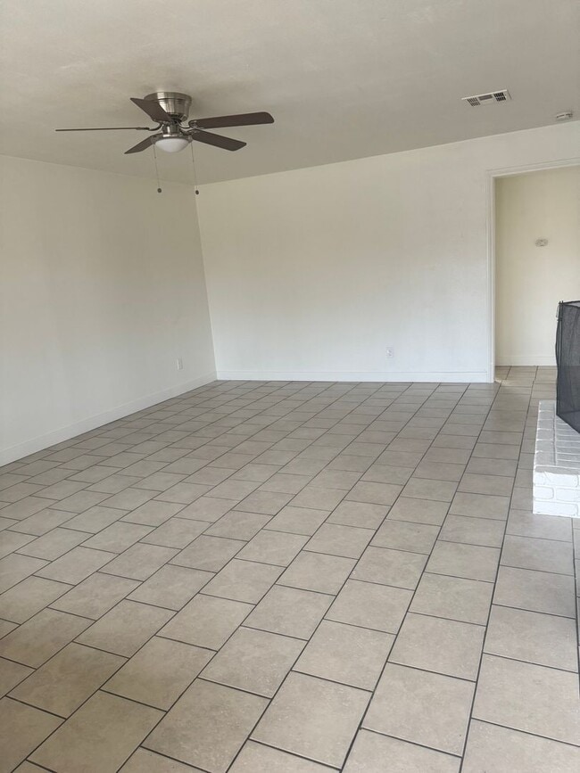 Photo - 1004- 06 Unidad 1004 McCurdy Dr.