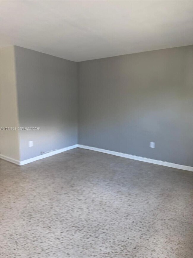 Photo - 1940 NE 167th St Unit 3