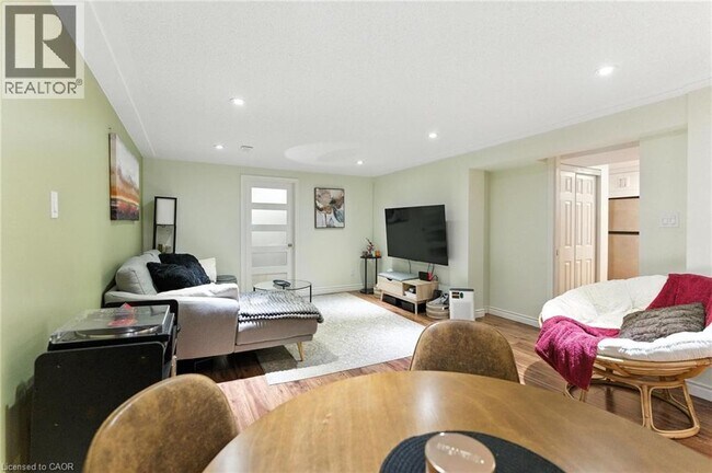 Photo - 90 Toby Crescent