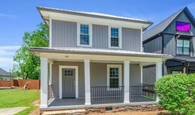 Building Photo - Gorgeous 3/2 Located 1 Block From Downtown Greenville!
