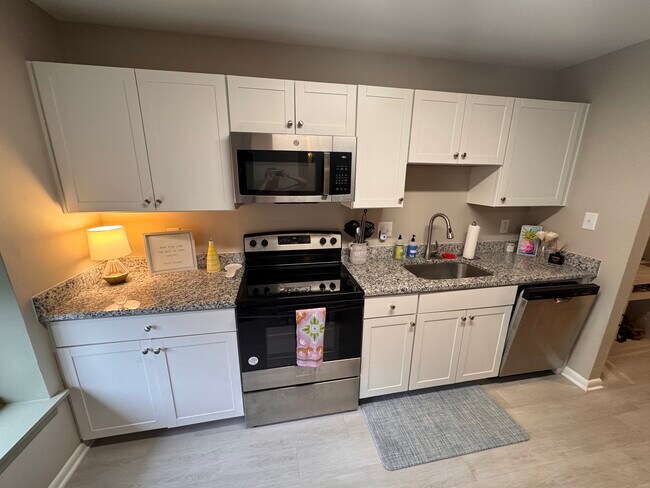 Updated kitchen appliances and cabinets - 1967 Airy Cir