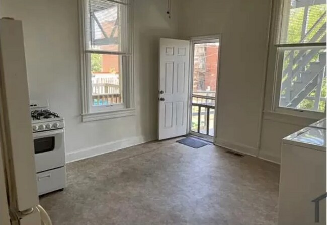 Photo - 221X Brookfield Ave Unit 1