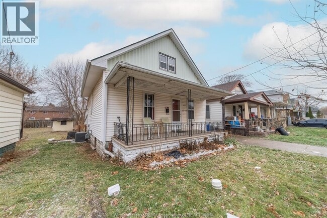 Photo - 623 Tournier St