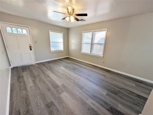 Photo - 221 E Myrtle Dr