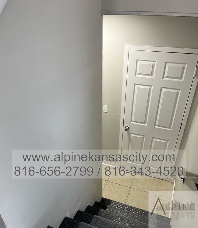 Photo - NE 4 Bedroom Duplex, Garage