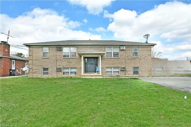 Building Photo - 840 Moyer Ave Unit 3