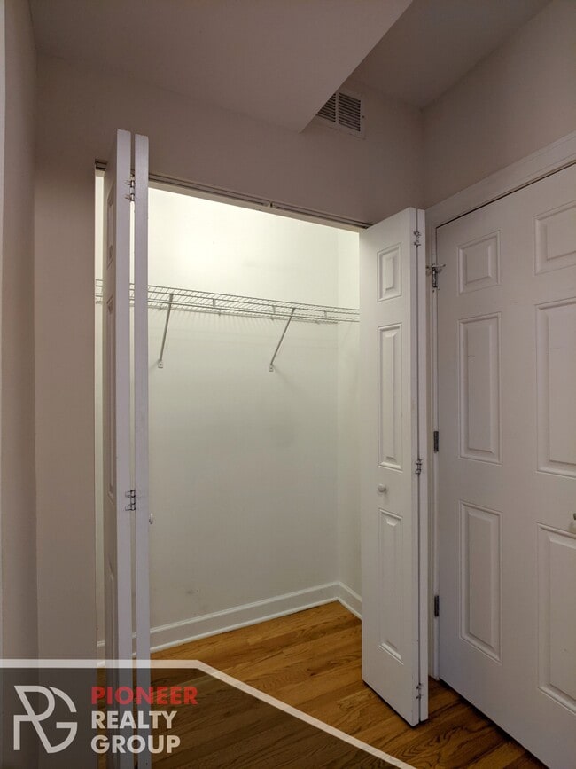 Photo - 556 W Arlington Pl Unit 2