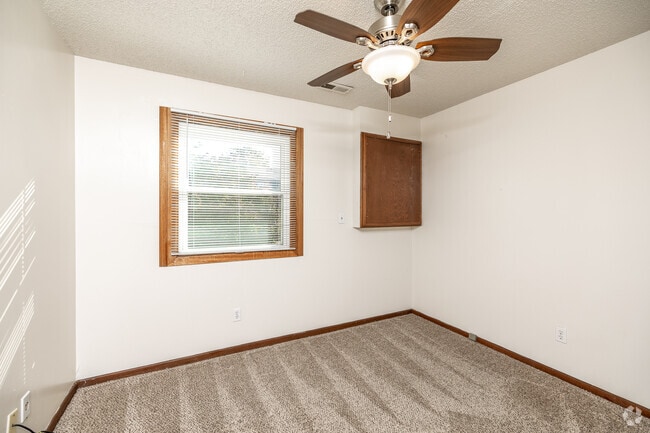 2BR, 1BA - 675 SF - Second Bedroom