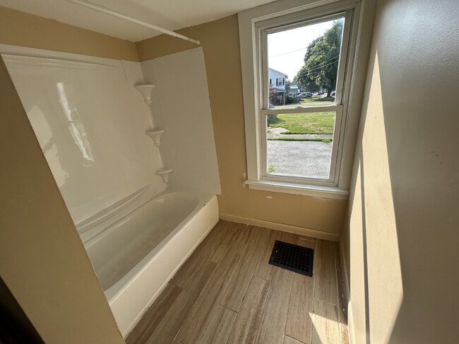 Photo - 2 Bedroom Apartment in Caledonia - Available Immediately Unidad Apt 1