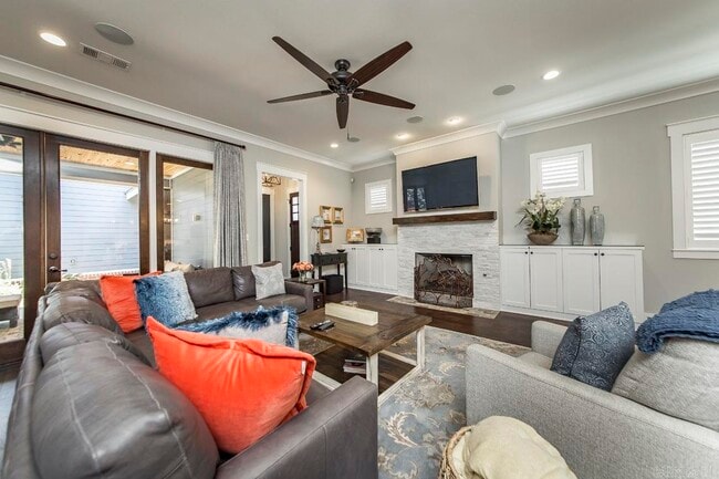 Photo - 1607 N University Ave