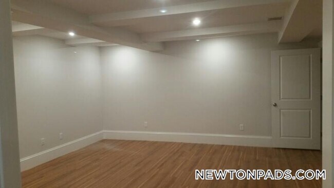 Photo - 2044 Beacon St Unit 2