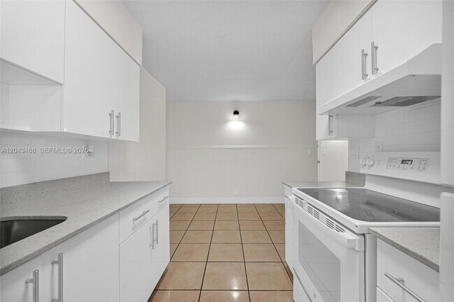 Photo - 861 SW 74th Terrace Unidad 102 D