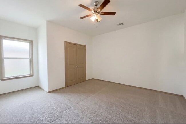 Photo - 1000 Estival Dr