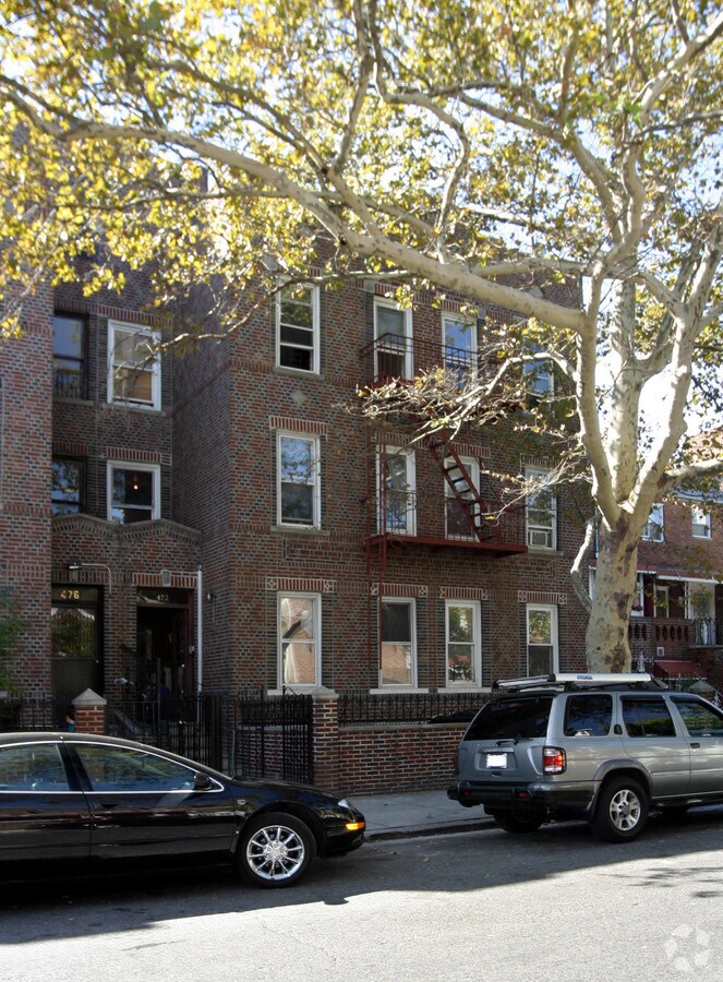 Photo - 472 E 95th St