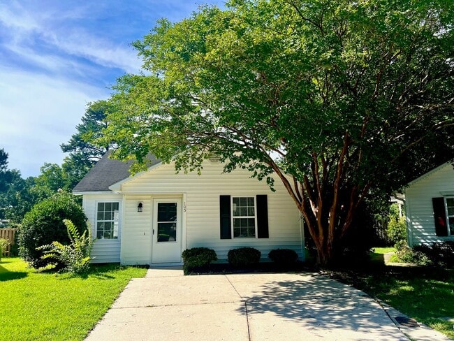 Building Photo - 105 White Ash Ln